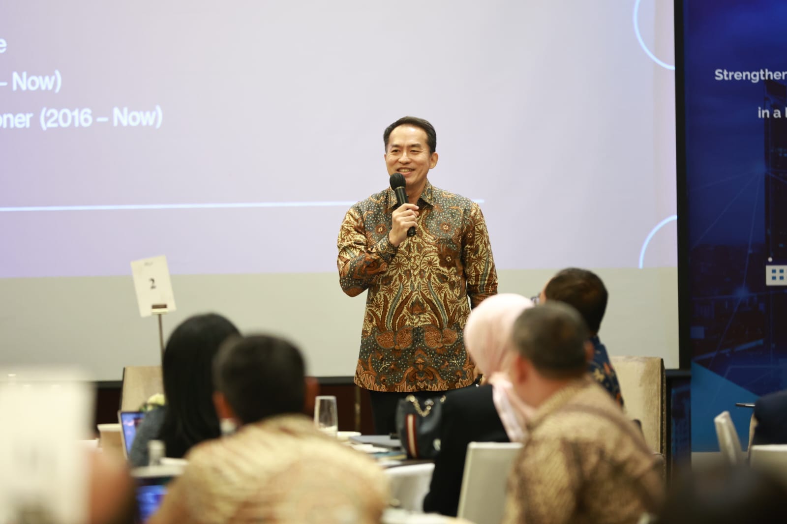 Herwan Ng presenting on Internal Control Over Financial Reporting at Indonesia Capital Market Institute (TICMI)